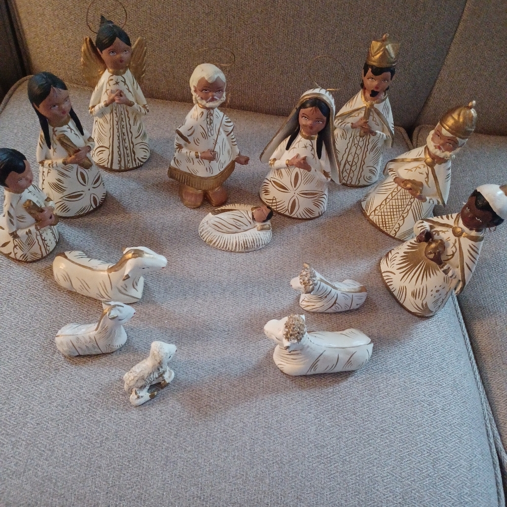 Vintage Mexican,  handpainted,  14 piece Nativity